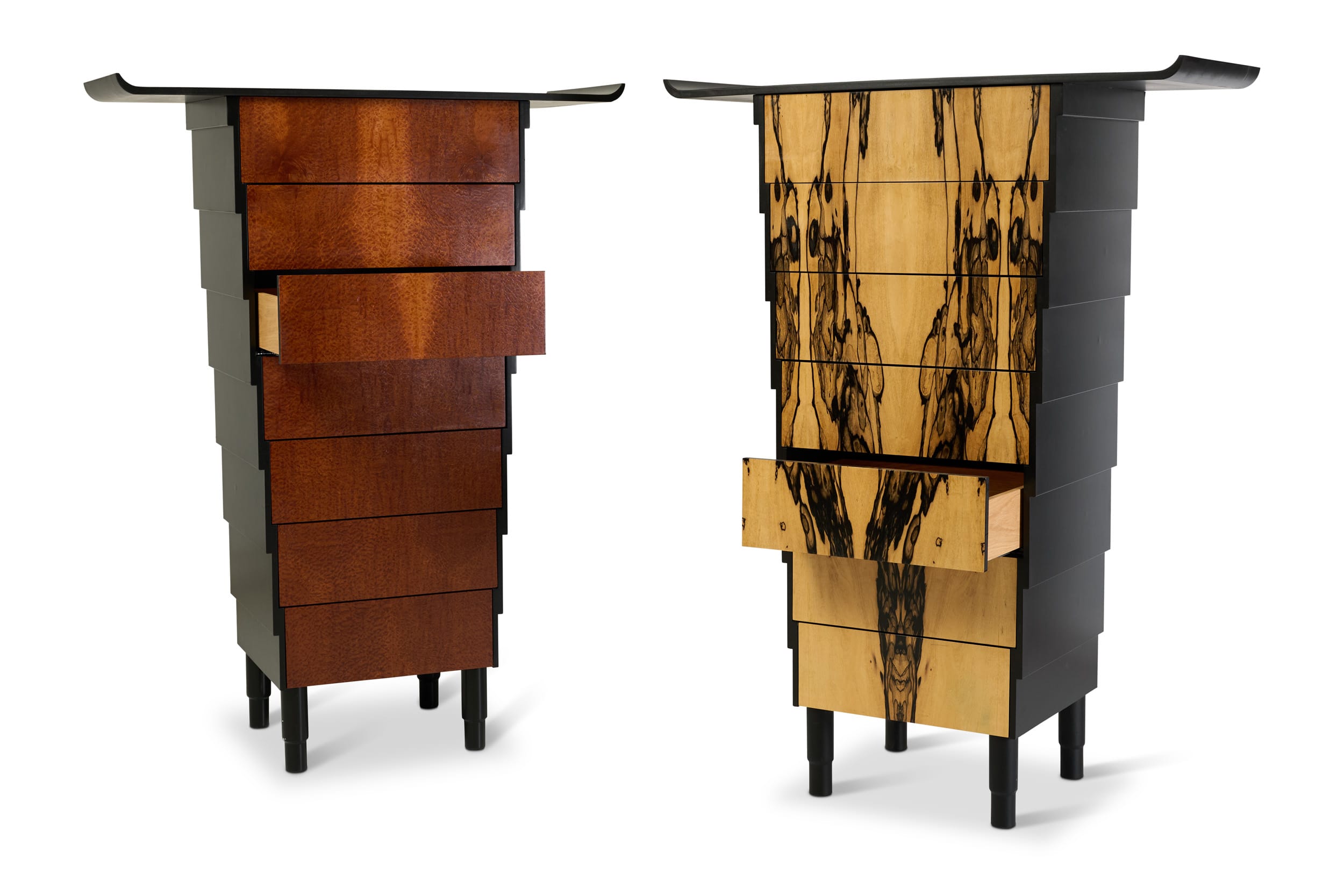 Commodes 1990 côte à côte dans différentes teintes